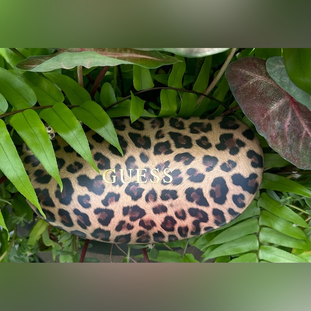 Guess Animal Print Sunglasses Case + Cloth